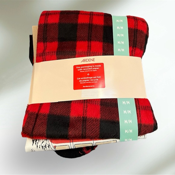 New Ardene Flared pants PJ SET with plush socks medium - Picture 3 of 5